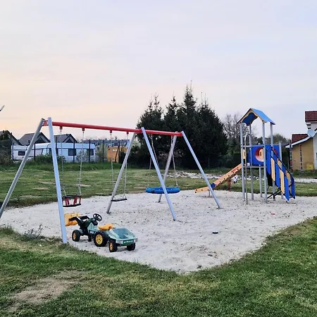 Przy Stajni * レバル